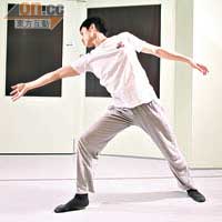 採訪期間，岑智頤即席表演舞藝，其熟練的技巧足見平日下了不少苦功。