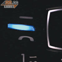 紅藍LED燈換主卡時會閃動提示。