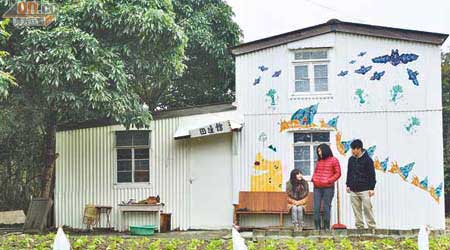 在文化藝術人相助下，這間由村民捐出的鐵皮屋已變成人見人愛的「田邊館」。