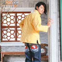 RMC白兔刺繡牛仔褲 $2,499（f）、Yue Hwa金黃色毛領棉襖 $1,600（b）