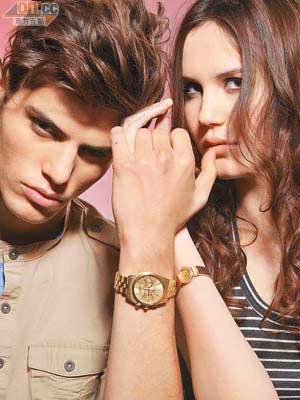左：Dior Chiffre Rouge i03 18K黃金計時手錶 $398,000（a）<BR>右：La Mini D de Dior黃金手錶 $141,800 （a）