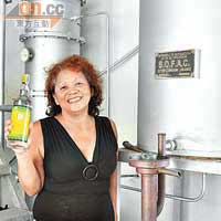 Elisa於法國釀酒地區長大，是釀酒專家。
