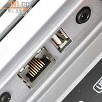 接駁LAN線即能上網，亦可透過USB播放多媒體檔案。
