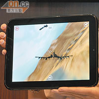 用TouchPad的水平儀玩飛機遊戲，頗有iPad的感覺。