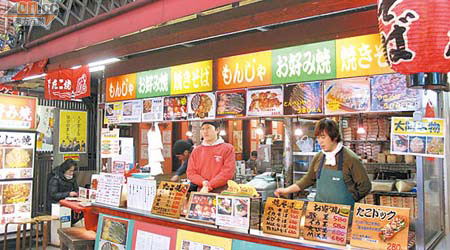 Takoyaki座是專賣大阪燒跟章魚燒的食店，熱狗以外，還有很多美味選擇。