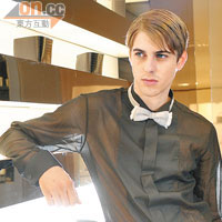 Black sateen tuxedo shirt 未定價<br>Black tuxedo pants $5,200<br>Grey cotton bow tie with raw edges $1,000<br>Grey satin cumber band $2,900