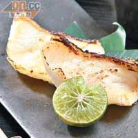 海鱸魚爐端燒<BR>海鱸魚來自阿拉斯加，製作方法簡單，燒製時加上海鹽調味，即可帶出海爐魚的原始鮮味。
