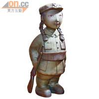 從北京「798」買回來的中國士兵陶瓷公仔，因為造型特別，所以一次過「掃」了30多個！