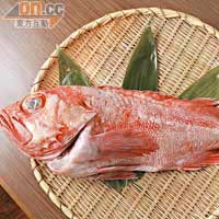 壽司師傅其中一個重任，是辨別魚產的新鮮程度，決定因素包括魚身的光澤、質感及手感等。