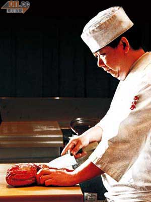 劉晉維師傅現任海賀壽司及鐵板燒日本料理店的壽司主廚，是行內赫赫有名的壽司師傅。