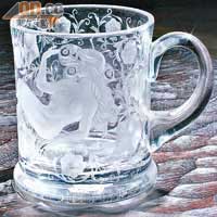 從英國跳蚤市場購買的古董水晶杯。