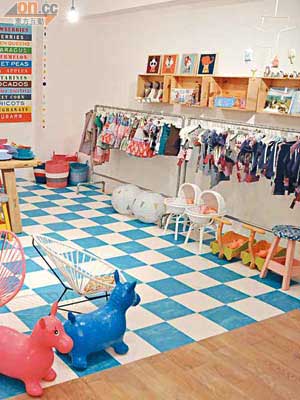 色彩繽紛的兒童區，童裝與玩物分布得井然有序，一眼望去，極之醒神！