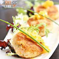 Pan Seared Lump Blue Crab Cake $128<BR>新鮮拆肉的蟹餅又鮮味又脆口，伴以用香草調校而成的杧果汁，酸酸甜甜很開胃。