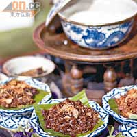 Khao Chae是泰國新年應節食物，主食是米，此米以檸汁和茉莉花水煮熟，在冰水下浸涼，佐以肉鬆、烤魚仔、菜甫等食材伴食。
