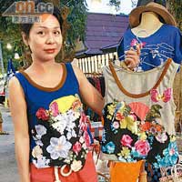 這位靚女拿着的花花背心，正是她最新的自家設計，280 Baht（約HK$76）。