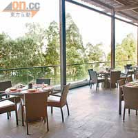 中菜廳沙田18擁有偌大露台，開餐時兼賞開揚景觀。