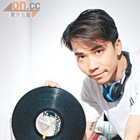 DJ Tin Ho的興趣都由捽碟出發，包括自製黑膠唱片的貼紙。