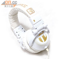 Headset<br>Skullcandy Titanium限量版Headset，設計獨特，靚聲又有型，一推出便賣斷巿，現在有錢都未必買得到。