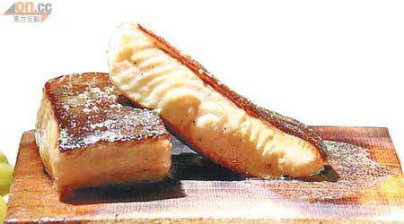 Planked Cod $225<BR>鱈魚在木板上煙熏10至15分鐘後，再將魚皮微微烤焗，魚肉Juicy嫩滑，皮亦夠脆，口感一流。