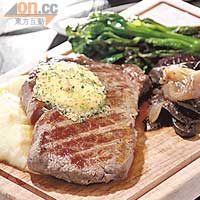 Entrecote $299<BR>用上Dry-aged 21天的牛肉，比普通牛肉的牛味更重，肉質軟滑而多汁；伴以美國南部芥蘭，亦是大廚很喜歡的一種蔬菜。