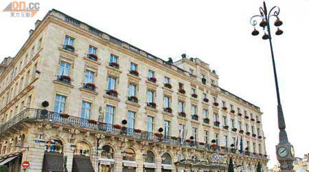 The Regent Grand Hotel屹立在波爾多巿中心Place de la Comedie，散發濃濃的18世紀新古典主義氣息。