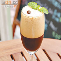 Mint Shakerato $35（b）<br>咖啡豆略帶甜香，搖製時不用加糖；加入適量薄荷，入口更清香，涼透心。