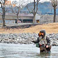 球磨川盛產香魚，不知水中漁夫有沒有收穫？