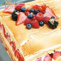 Fraisier Dupuis $280/磅（兩磅起） <br>多層的海綿蛋糕夾着開心果慕絲及忌廉，伴以香甜味濃的法國草莓，果仁香與果香兼備。
