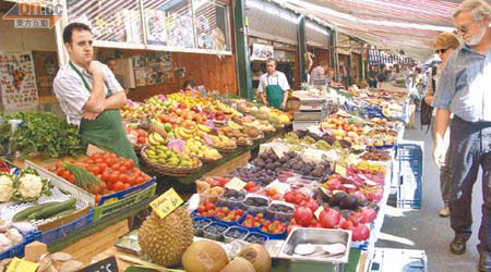 色彩繽紛的Naschmarkt，有來自世界各地的奇珍美食，等待你去發掘。