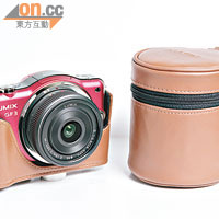 特地為雙鏡套裝推出GF3專用相機袋，售價$898。
