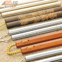 特色雙節棍<br>Jerry收藏有五十多支不同款式的雙節棍，如夜光棍、合體棍，還有揮動時會發出清脆響聲的金屬棍。