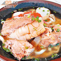 這碗沖繩Soba，被3、4塊燜到又腍又入味的大排骨掩蓋，分量十足、好味又抵食，¥630（約HK$62）。