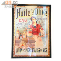 懷舊海報<br>Bistro的必備裝飾之一，海報內容通常環繞食物，陳年香檳、橄欖油、朱古力和懷舊電影海報等，充滿法國藝術風格。