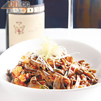 Spaghetti Neri $140<br>Neri解作黑色，意粉用新鮮墨魚汁炮製，很天然；加上香葱和泰國辣椒，香氣撲鼻帶少辣，很惹味。