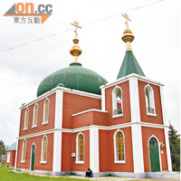 俄式建築外，餐廳對面還可以找到東正教教堂。