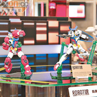 同場預展《Gundam Age》主角機體3款形態的試辦，推出時間及售價未定。