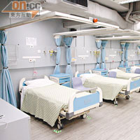 該學會設有模擬病房進行教學，讓學員可以進行摺床及病人護理等訓練。教室連儀器也跟醫院相同，令學員了解真正醫院的要求。