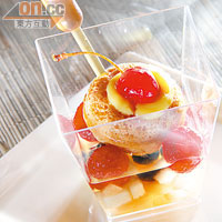 Rum Baba  $36<br>傳統的Rum Baba酒味很濃，這裏則以膠管另上Dark Rum酒，大家可將適量酒擠進餅中；Puff入口帶點軟腍，酒香適中不過甜。