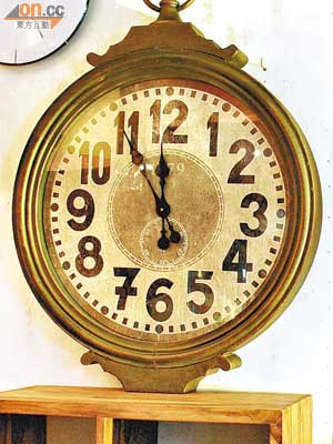 陀錶形銅製掛牆鐘 $2,799