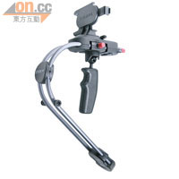 Tiffen Steadicam Smoothee $2,200<br>專為iPhone 4拍片而設計的手柄，可令拍攝時更穩定，亦可以左右360度及前後180度轉，方便拍攝四周。查詢電話：2722 0068