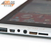 USB 2.0、miniUSB、 miniHDMI、microSD介面夠集中又齊全。