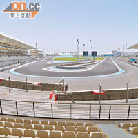 Yas Marina Circuit全長5.55公里，共有21個彎位。