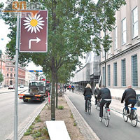 3.觀光路線<br>巿中心內設有單車綠道（Green Bike Route）和貫通全丹麥的單車\汽車觀光路線，依路牌指示走便可遊覽全國景點。觀察地點：洛森堡王宮附近