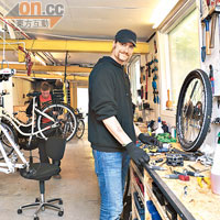 修車員之一的高佬Martin其實是國際單車Messenger組織（IFBMA）的幹事，亦是全哥本哈根第5個擁有Fixed Gear的人。