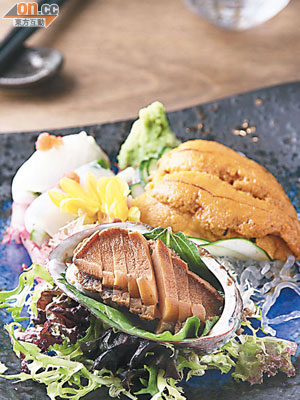 三式刺身盛合<br>除了有鮑魚，還有來自北海道的海膽及包着青瓜的平目魚，鮮甜味綻放。