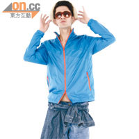 藍×橙色Modern Lite Jacket $399（b）、粉藍×白色Classic Lite Leather Ultralite Packable $459（b）