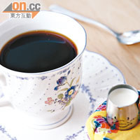 日本咖啡　$30/杯<br>UCC咖啡，但配上超香濃的北海道牛乳，味道極香醇。
