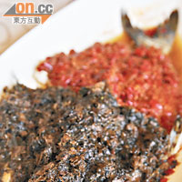 梅干剁椒總統魚分別鋪上梅菜及辣椒碎，令大家可以同時品嘗兩種不同的味道。