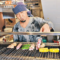 日籍師傅Keiji擁有豐富的經驗，更帶來其家鄉小菜，別家難求。