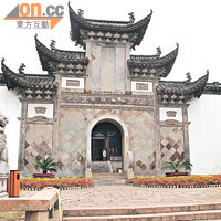采石風景名勝區內有李白紀念館，門口的大牌坊建築獨特漂亮。